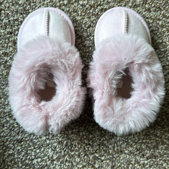 Like New Target Toddler Slipper Size 6 - Picture 2 of 3